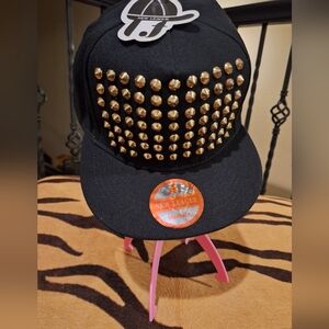NwT!! NEW League Studded Metal Snapback Cap w/ Black Brim